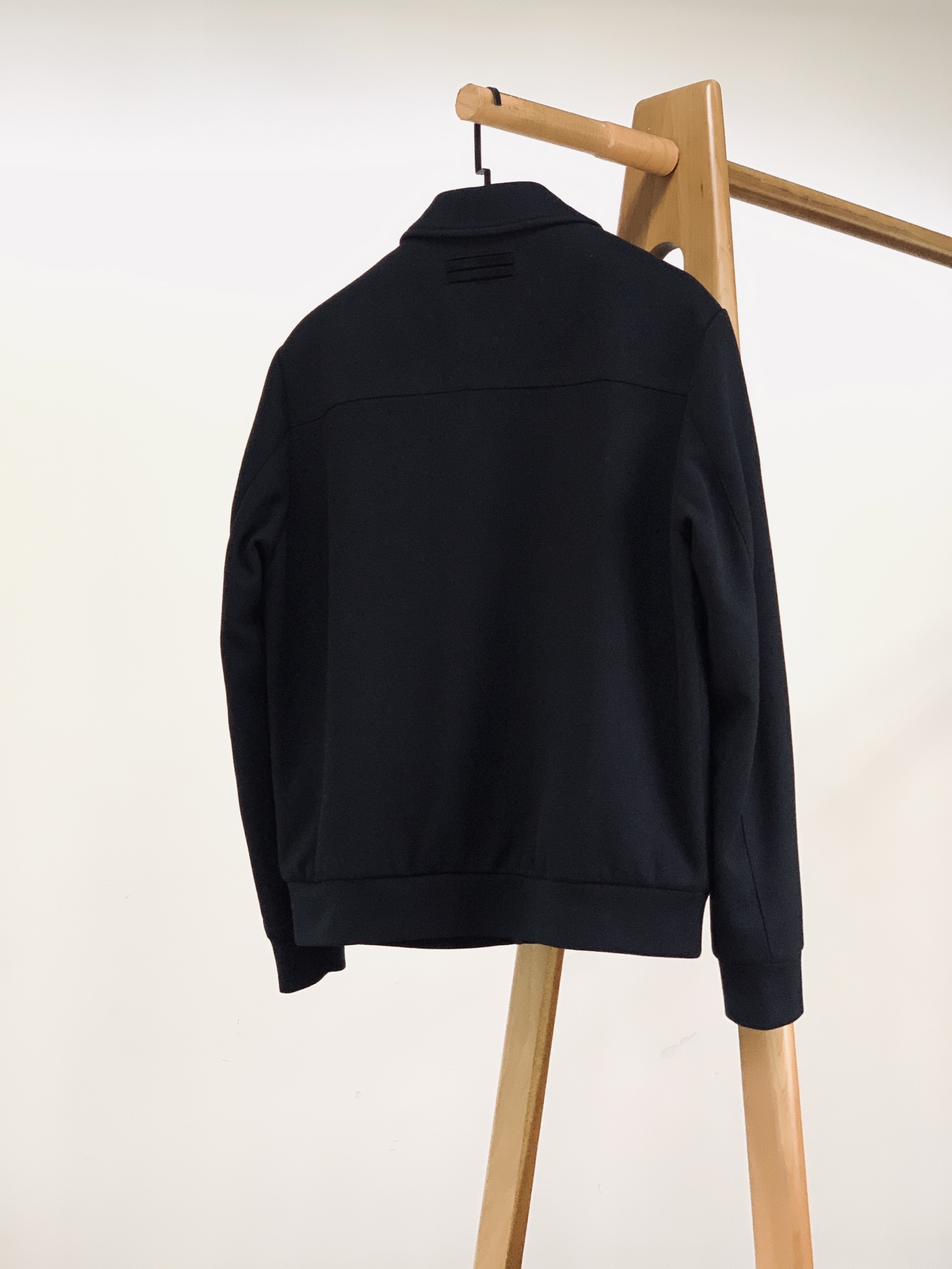 Ermenegildo Zegna 杰尼亚 2026FW早秋新品  翻领羊毛夹克外套🥼甄选高克重羊毛混纺高性能面料，触感