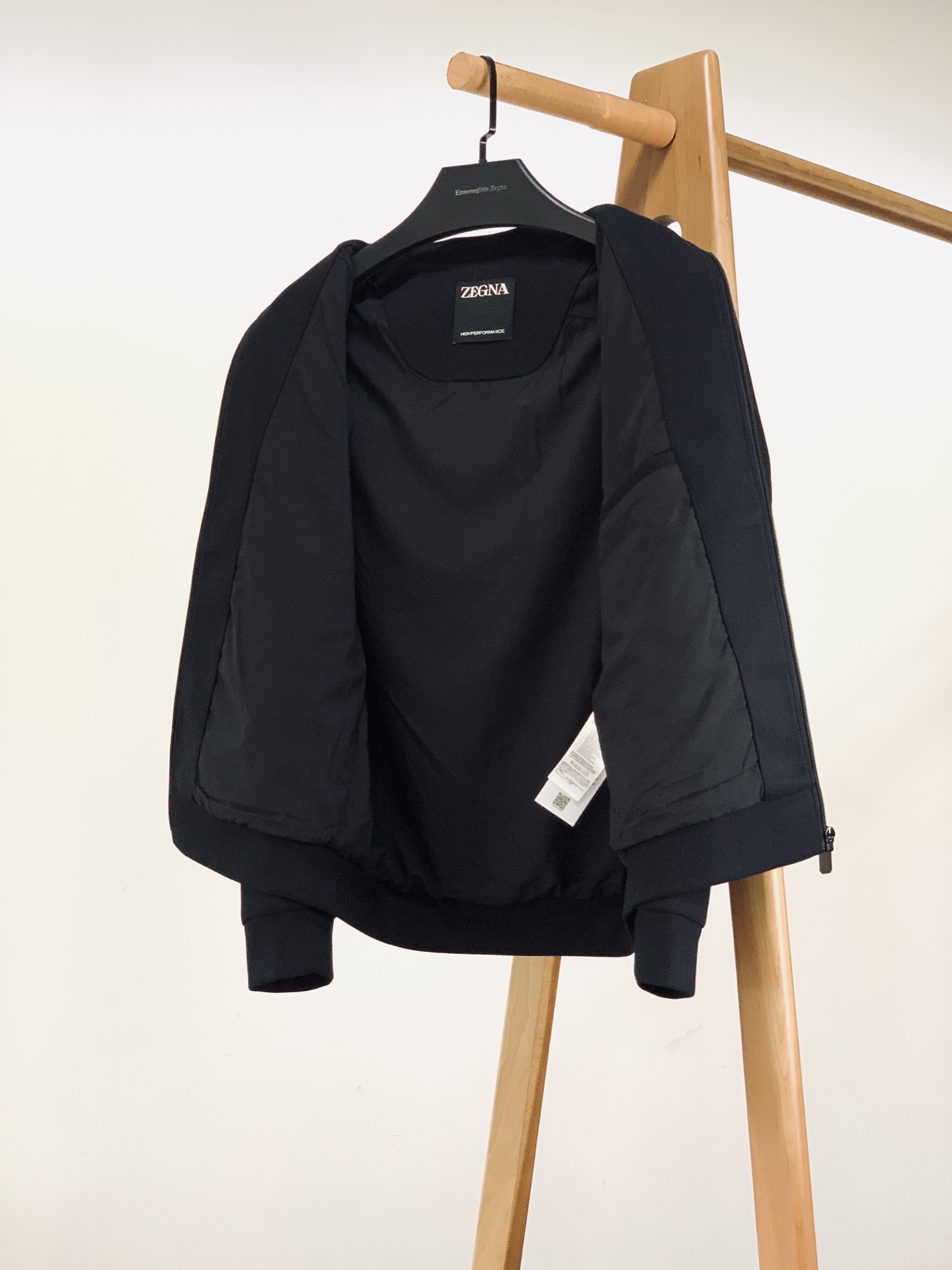 Ermenegildo Zegna 杰尼亚 2026FW早秋新品  翻领羊毛夹克外套🥼甄选高克重羊毛混纺高性能面料，触感