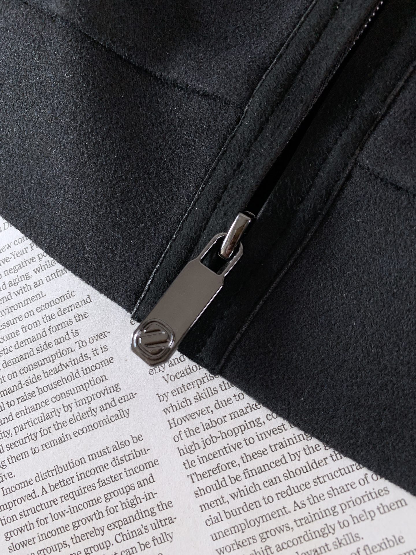 Ermenegildo Zegna 杰尼亚 2026FW早秋新品  翻领羊毛夹克外套🥼甄选高克重羊毛混纺高性能面料，触感