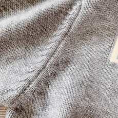 Burberry 巴宝莉 战马提花圆领毛衣🧥 甄选厚实重磅针织纱线,纱线细腻软糯,针织肌理清晰饱满,上手垂坠感十足。面料 Burberry 巴宝莉 战马提花圆领毛衣🧥 甄选厚实重磅针织纱线,纱线细腻软糯,针织肌理清晰饱满,上手垂坠感十足。面料