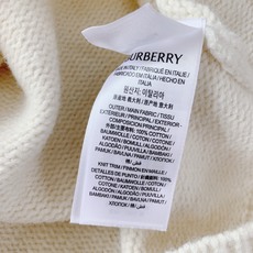 Burberry 巴宝莉 战马提花圆领毛衣🧥 甄选厚实重磅针织纱线,纱线细腻软糯,针织肌理清晰饱满,上手垂坠感十足。面料 Burberry 巴宝莉 战马提花圆领毛衣🧥 甄选厚实重磅针织纱线,纱线细腻软糯,针织肌理清晰饱满,上手垂坠感十足。面料