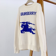 Burberry 巴宝莉 战马提花圆领毛衣🧥 甄选厚实重磅针织纱线,纱线细腻软糯,针织肌理清晰饱满,上手垂坠感十足。面料 Burberry 巴宝莉 战马提花圆领毛衣🧥 甄选厚实重磅针织纱线,纱线细腻软糯,针织肌理清晰饱满,上手垂坠感十足。面料