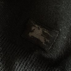 Burberry 巴宝莉 刺绣圆领针织衫🥼 100%棉针织料子,手感软糯细腻,织工扎实。圆领罗纹领型,肩部特色明线工艺, Burberry 巴宝莉 刺绣圆领针织衫🥼 100%棉针织料子,手感软糯细腻,织工扎实。圆领罗纹领型,肩部特色明线工艺,