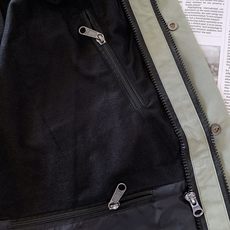 The North Face®北面 1990冲锋衣🥼 采用GORE‑TEX专业户外面料,具备硬核防水、防风、透气性能,面 The North Face®北面 1990冲锋衣🥼 采用GORE‑TEX专业户外面料,具备硬核防水、防风、透气性能,面
