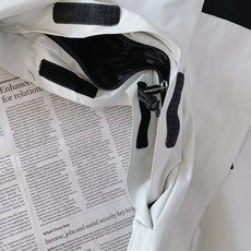The North Face®北面 1990冲锋衣🥼 采用GORE‑TEX专业户外面料,具备硬核防水、防风、透气性能,面 The North Face®北面 1990冲锋衣🥼 采用GORE‑TEX专业户外面料,具备硬核防水、防风、透气性能,面