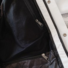 The North Face®北面 1990冲锋衣🥼 采用GORE‑TEX专业户外面料,具备硬核防水、防风、透气性能,面 The North Face®北面 1990冲锋衣🥼 采用GORE‑TEX专业户外面料,具备硬核防水、防风、透气性能,面