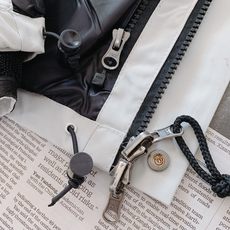 The North Face®北面 1990冲锋衣🥼 采用GORE‑TEX专业户外面料,具备硬核防水、防风、透气性能,面 The North Face®北面 1990冲锋衣🥼 采用GORE‑TEX专业户外面料,具备硬核防水、防风、透气性能,面
