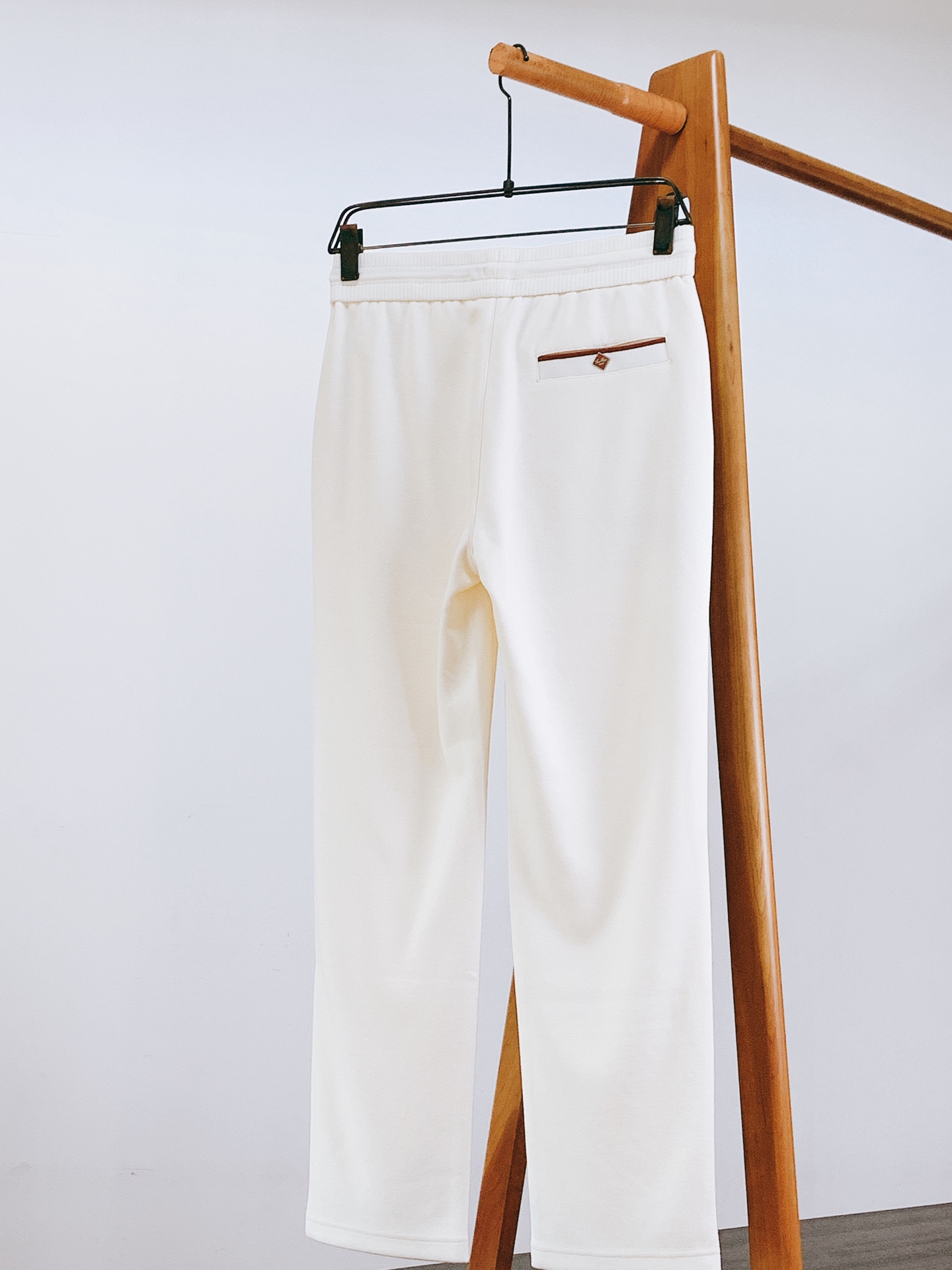 LoroPiana L.P FW早秋新品  Loro Piana高端休闲直筒裤，意式轻奢的代表之作！采用软糯高级的混纺针