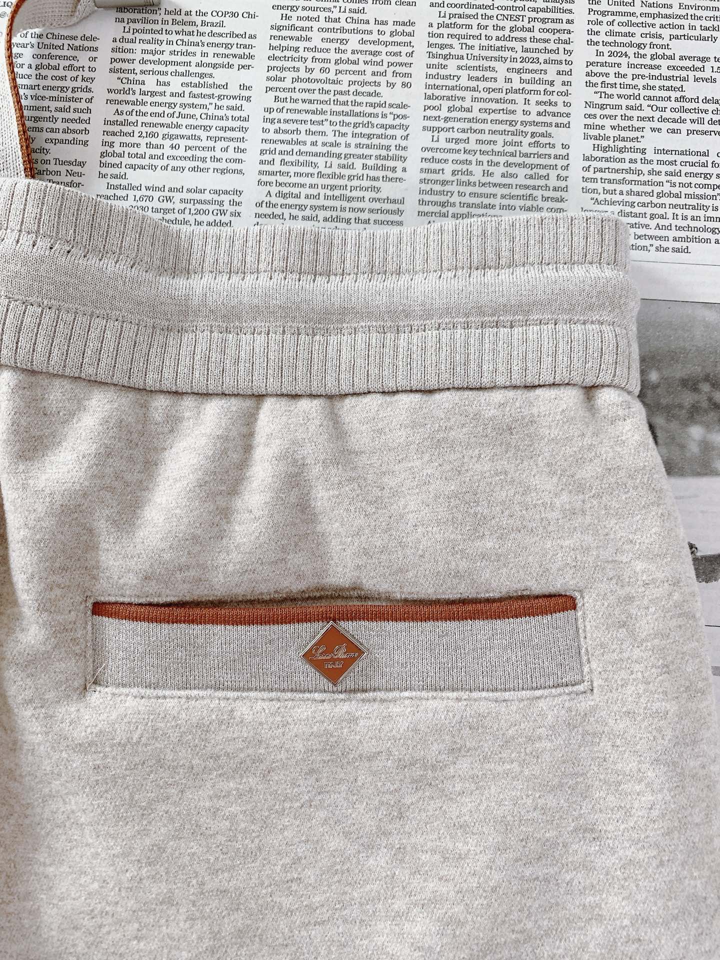 LoroPiana L.P FW早秋新品 Loro Piana高端休闲直筒裤,意式轻奢的代表之作!采用软糯高级的混纺针 LoroPiana L.P FW早秋新品 Loro Piana高端休闲直筒裤,意式轻奢的代表之作!采用软糯高级的混纺针