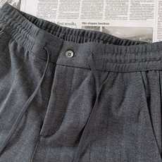 LoroPiana L.P FW早秋新品 人字纹休闲裤👖意式轻奢的松弛感直接拉满。高质感混纺羊毛打造经典人字纹肌理,面 LoroPiana L.P FW早秋新品 人字纹休闲裤👖意式轻奢的松弛感直接拉满。高质感混纺羊毛打造经典人字纹肌理,面