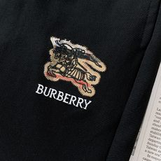 Burberry 巴宝莉 2026FW早秋新品 直筒休闲卫裤👖高克重针织面料上身软糯垂顺,兼顾舒适度与版型质感,久穿不易 Burberry 巴宝莉 2026FW早秋新品 直筒休闲卫裤👖高克重针织面料上身软糯垂顺,兼顾舒适度与版型质感,久穿不易