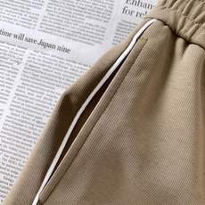 Gucci 古驰 2026FW早秋新品 轻奢刺绣休闲卫裤👖高克重针织面料软糯垂顺,上身舒适有型不易皱。松紧抽绳腰头,织带 Gucci 古驰 2026FW早秋新品 轻奢刺绣休闲卫裤👖高克重针织面料软糯垂顺,上身舒适有型不易皱。松紧抽绳腰头,织带