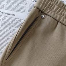 LouisVuitton 路易威登 2026FW早秋新品 轻奢直筒休闲卫裤👖高克重针织面料软糯垂顺,上身松弛不压身。松紧 LouisVuitton 路易威登 2026FW早秋新品 轻奢直筒休闲卫裤👖高克重针织面料软糯垂顺,上身松弛不压身。松紧