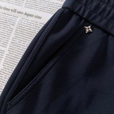 LouisVuitton 路易威登 2026FW早秋新品 轻奢直筒休闲卫裤👖高克重针织面料软糯垂顺,上身松弛不压身。松紧 LouisVuitton 路易威登 2026FW早秋新品 轻奢直筒休闲卫裤👖高克重针织面料软糯垂顺,上身松弛不压身。松紧