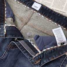 Burberry 巴宝莉 2026FW早秋新品 休闲直筒牛仔裤👖经典深蓝水洗丹宁面料,带有舒适弹力,上身挺括有型。全套品 Burberry 巴宝莉 2026FW早秋新品 休闲直筒牛仔裤👖经典深蓝水洗丹宁面料,带有舒适弹力,上身挺括有型。全套品