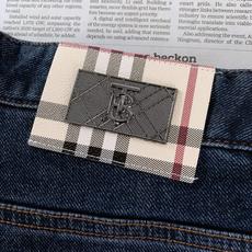 Burberry 巴宝莉 2026FW早秋新品 休闲直筒牛仔裤👖经典深蓝水洗丹宁面料,带有舒适弹力,上身挺括有型。全套品 Burberry 巴宝莉 2026FW早秋新品 休闲直筒牛仔裤👖经典深蓝水洗丹宁面料,带有舒适弹力,上身挺括有型。全套品