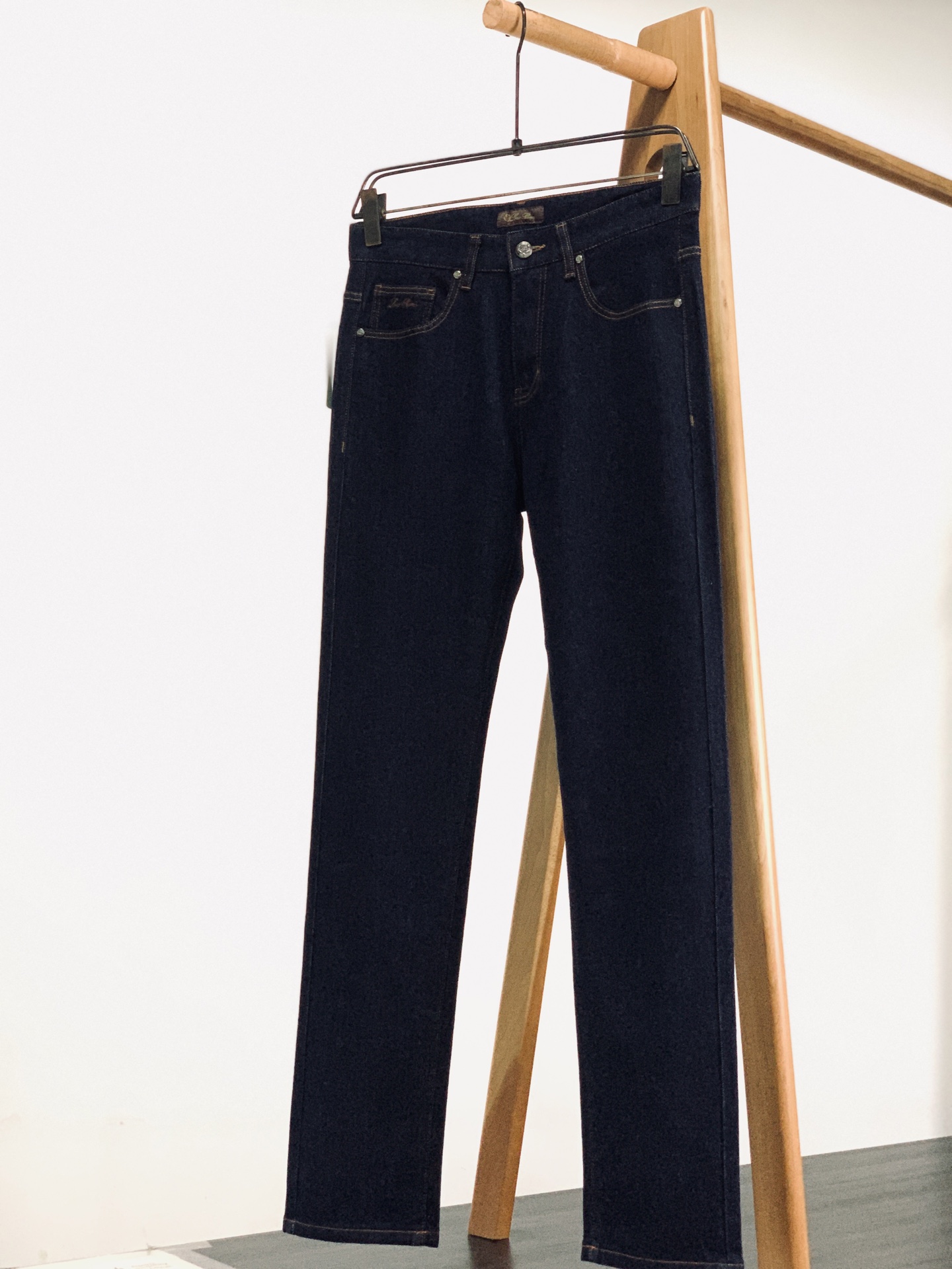 LoroPiana L.P FW早秋新品 Loro Piana原色牛仔长裤👖意式低调奢华的代表款。重磅原色丹宁面料质感 LoroPiana L.P FW早秋新品 Loro Piana原色牛仔长裤👖意式低调奢华的代表款。重磅原色丹宁面料质感