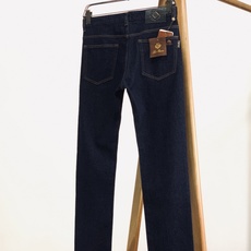 LoroPiana L.P FW早秋新品 Loro Piana原色牛仔长裤👖意式低调奢华的代表款。重磅原色丹宁面料质感 LoroPiana L.P FW早秋新品 Loro Piana原色牛仔长裤👖意式低调奢华的代表款。重磅原色丹宁面料质感