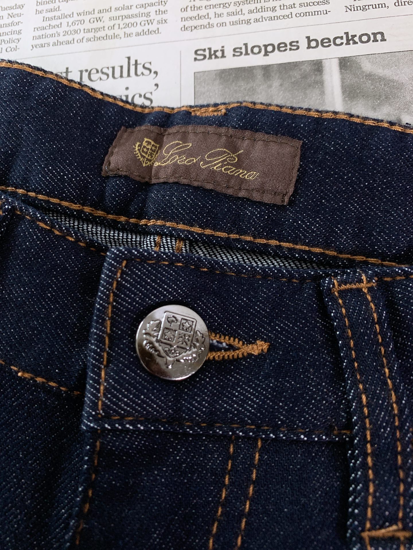 LoroPiana L.P FW早秋新品 Loro Piana原色牛仔长裤👖意式低调奢华的代表款。重磅原色丹宁面料质感 LoroPiana L.P FW早秋新品 Loro Piana原色牛仔长裤👖意式低调奢华的代表款。重磅原色丹宁面料质感