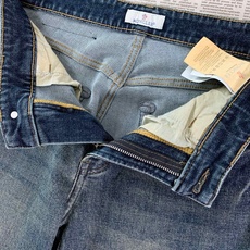 Moncler 蒙口 2026FW早秋新品 复古水洗直筒牛仔裤👖经典石洗做旧色调,氛围感直接拉满。甄选优质牛仔面料,手 Moncler 蒙口 2026FW早秋新品 复古水洗直筒牛仔裤👖经典石洗做旧色调,氛围感直接拉满。甄选优质牛仔面料,手