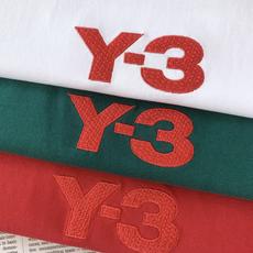 Y-3 山本耀司 2026SS春夏新品 经典刺绣短袖T恤,高克重水洗棉质面料,手感软糯扎实,上身挺括有型不贴身。胸前立体 Y-3 山本耀司 2026SS春夏新品 经典刺绣短袖T恤,高克重水洗棉质面料,手感软糯扎实,上身挺括有型不贴身。胸前立体