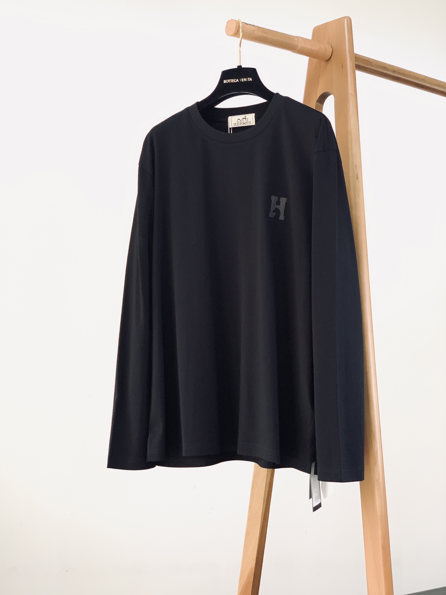 Hermès 爱马仕 2026FW早秋新品 圆领长袖打底衫 面料成份:66.9%棉29.4%莫代尔3.7%桑蚕丝 【桑 Hermès 爱马仕 2026FW早秋新品 圆领长袖打底衫 面料成份:66.9%棉29.4%莫代尔3.7%桑蚕丝 【桑