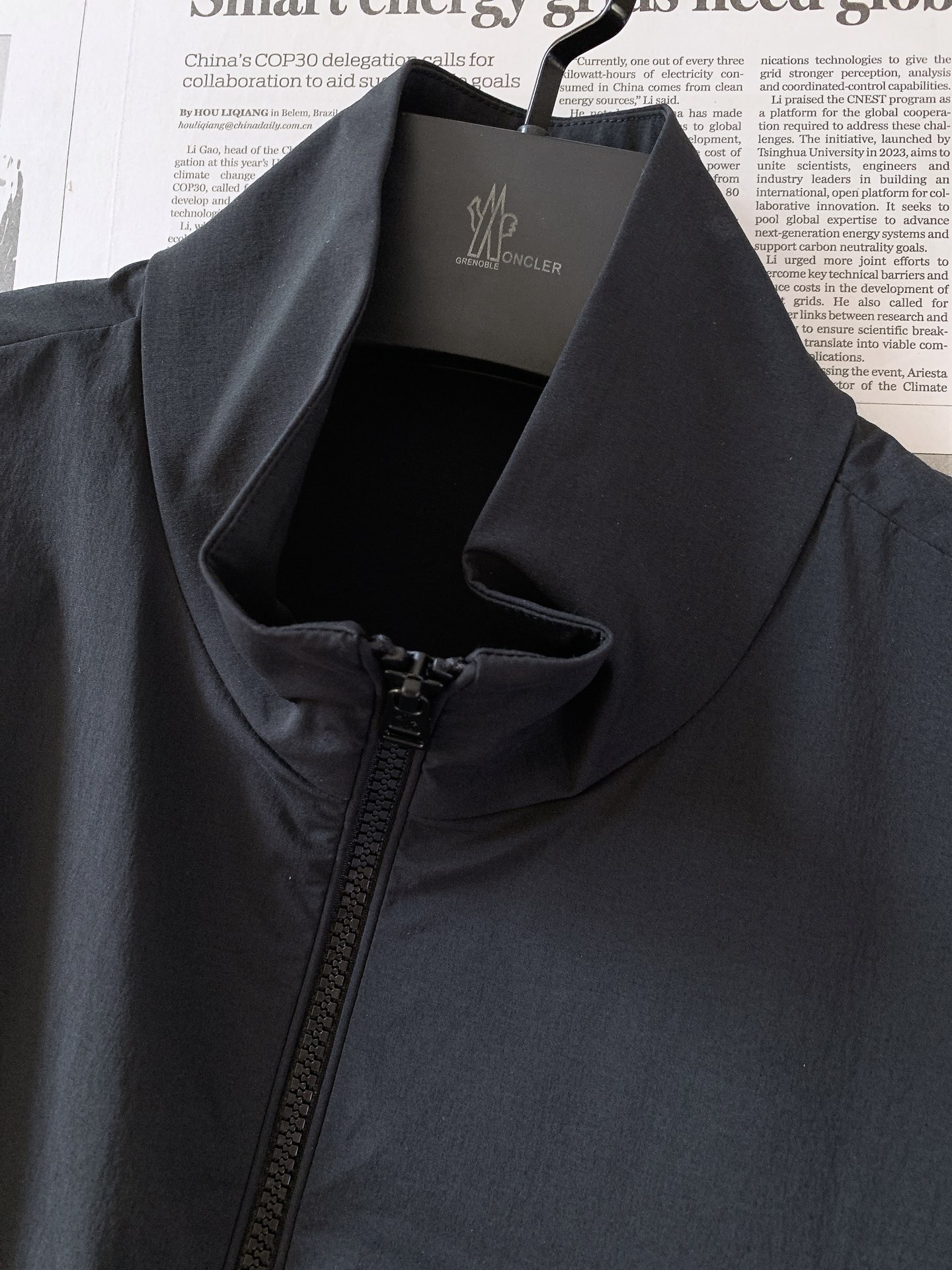Moncler 蒙口 2026FW早秋新品  Danby轻薄便捷休闲外套夹克。简约格调系列,造型设计专为日常休闲增添时尚