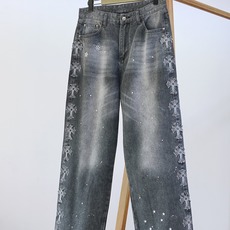 Chrome Hearts 克罗心 2026FW早秋新品 阔腿直筒牛仔裤重磅上新!重磅牛仔面料质感扎实,经典做旧水洗+ Chrome Hearts 克罗心 2026FW早秋新品 阔腿直筒牛仔裤重磅上新!重磅牛仔面料质感扎实,经典做旧水洗+