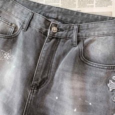 Chrome Hearts 克罗心 2026FW早秋新品 阔腿直筒牛仔裤重磅上新!重磅牛仔面料质感扎实,经典做旧水洗+ Chrome Hearts 克罗心 2026FW早秋新品 阔腿直筒牛仔裤重磅上新!重磅牛仔面料质感扎实,经典做旧水洗+