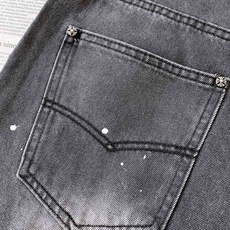 Chrome Hearts 克罗心 2026FW早秋新品 阔腿直筒牛仔裤重磅上新!重磅牛仔面料质感扎实,经典做旧水洗+ Chrome Hearts 克罗心 2026FW早秋新品 阔腿直筒牛仔裤重磅上新!重磅牛仔面料质感扎实,经典做旧水洗+