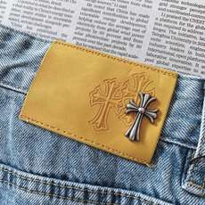 Chrome Hearts 克罗心 2026FW早秋新品 阔腿直筒牛仔裤重磅上新!重磅牛仔面料质感扎实,经典做旧水洗+ Chrome Hearts 克罗心 2026FW早秋新品 阔腿直筒牛仔裤重磅上新!重磅牛仔面料质感扎实,经典做旧水洗+