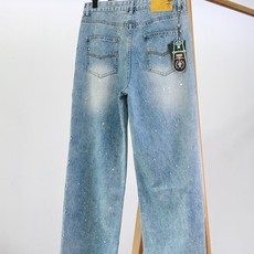 Chrome Hearts 克罗心 2026FW早秋新品 阔腿直筒牛仔裤重磅上新!重磅牛仔面料质感扎实,经典做旧水洗+ Chrome Hearts 克罗心 2026FW早秋新品 阔腿直筒牛仔裤重磅上新!重磅牛仔面料质感扎实,经典做旧水洗+