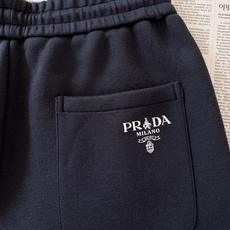 Prada 普拉达 FW早秋新品 立领拉链卫衣套装🥼 精选重磅高支棉针织面料,触感软糯厚实,垂感出众,不易起球变形,透 Prada 普拉达 FW早秋新品 立领拉链卫衣套装🥼 精选重磅高支棉针织面料,触感软糯厚实,垂感出众,不易起球变形,透