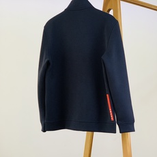 Prada 普拉达 FW早秋新品 立领拉链卫衣套装🥼 精选重磅高支棉针织面料,触感软糯厚实,垂感出众,不易起球变形,透 Prada 普拉达 FW早秋新品 立领拉链卫衣套装🥼 精选重磅高支棉针织面料,触感软糯厚实,垂感出众,不易起球变形,透