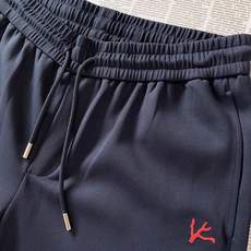 Isaia 伊塞亚 FW早秋新品 时尚休闲套装🥼 采用高端珠地针织面料,肌理细腻透气,触感软糯垂顺,抗皱不易起球,兼顾 Isaia 伊塞亚 FW早秋新品 时尚休闲套装🥼 采用高端珠地针织面料,肌理细腻透气,触感软糯垂顺,抗皱不易起球,兼顾