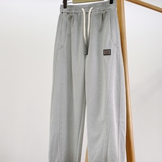 LouisVuitton 路易威登 2026FW早秋新品 轻奢休闲卫裤👖高克重针织面料上手软糯垂顺,上身舒适不闷,久穿不 LouisVuitton 路易威登 2026FW早秋新品 轻奢休闲卫裤👖高克重针织面料上手软糯垂顺,上身舒适不闷,久穿不