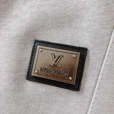 LouisVuitton 路易威登 2026FW早秋新品 轻奢休闲卫裤👖高克重针织面料上手软糯垂顺,上身舒适不闷,久穿不 LouisVuitton 路易威登 2026FW早秋新品 轻奢休闲卫裤👖高克重针织面料上手软糯垂顺,上身舒适不闷,久穿不