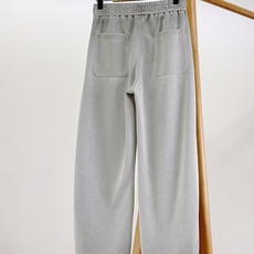 LouisVuitton 路易威登 2026FW早秋新品 轻奢休闲卫裤👖高克重针织面料上手软糯垂顺,上身舒适不闷,久穿不 LouisVuitton 路易威登 2026FW早秋新品 轻奢休闲卫裤👖高克重针织面料上手软糯垂顺,上身舒适不闷,久穿不