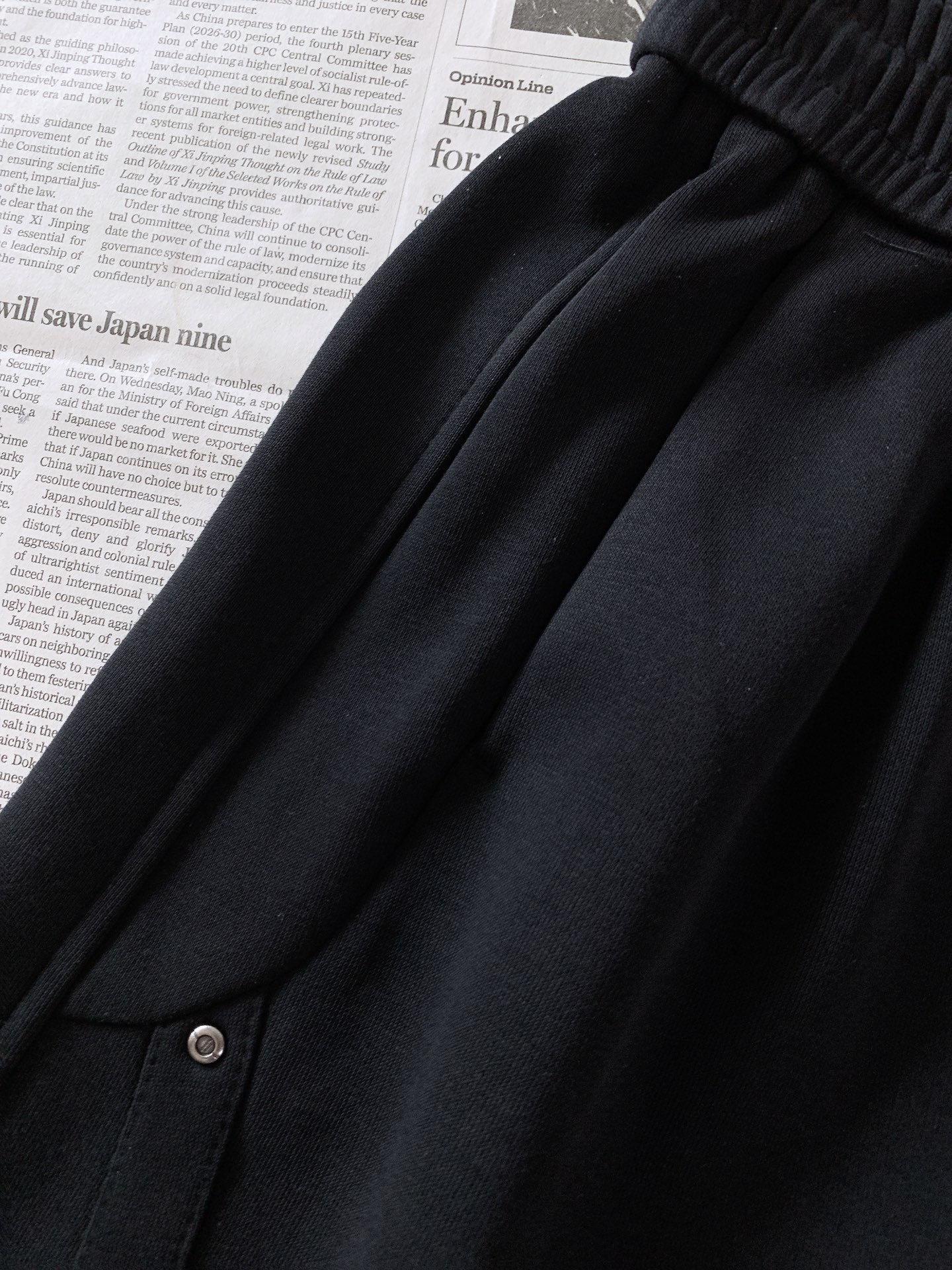 LouisVuitton 路易威登 2026FW早秋新品 轻奢休闲卫裤👖高克重针织面料上手软糯垂顺,上身舒适不闷,久穿不 LouisVuitton 路易威登 2026FW早秋新品 轻奢休闲卫裤👖高克重针织面料上手软糯垂顺,上身舒适不闷,久穿不