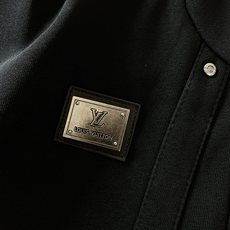 LouisVuitton 路易威登 2026FW早秋新品 轻奢休闲卫裤👖高克重针织面料上手软糯垂顺,上身舒适不闷,久穿不 LouisVuitton 路易威登 2026FW早秋新品 轻奢休闲卫裤👖高克重针织面料上手软糯垂顺,上身舒适不闷,久穿不