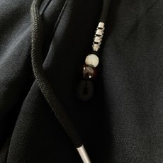 LouisVuitton 路易威登 2026FW早秋新品 轻奢休闲卫裤👖高克重针织面料上手软糯垂顺,上身舒适不闷,久穿不 LouisVuitton 路易威登 2026FW早秋新品 轻奢休闲卫裤👖高克重针织面料上手软糯垂顺,上身舒适不闷,久穿不