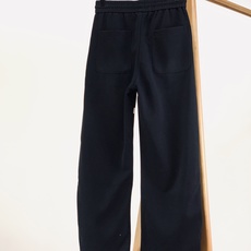 LouisVuitton 路易威登 2026FW早秋新品 轻奢休闲卫裤👖高克重针织面料上手软糯垂顺,上身舒适不闷,久穿不 LouisVuitton 路易威登 2026FW早秋新品 轻奢休闲卫裤👖高克重针织面料上手软糯垂顺,上身舒适不闷,久穿不