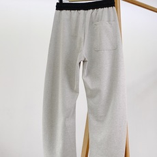 Maison Margiela MM6 马丁马吉拉 2026FW早秋新品 时尚休闲直筒裤👖斜纹针织混纺面料质感出众,厚实 Maison Margiela MM6 马丁马吉拉 2026FW早秋新品 时尚休闲直筒裤👖斜纹针织混纺面料质感出众,厚实