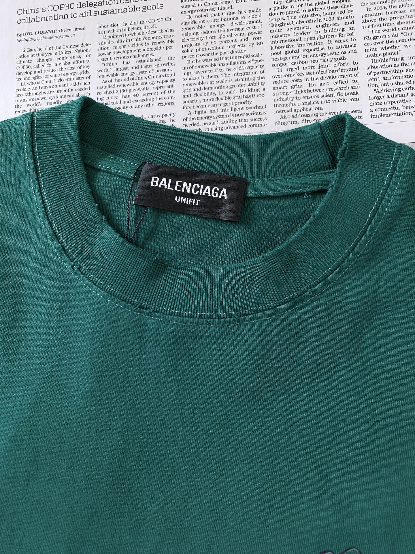 𝐁𝐚𝐥𝐞𝐧𝐜𝐢𝐚𝐠𝐚 巴黎世家 2026SS春夏新品 涂鸦BB短袖T恤👕重磅水洗棉质面料,整衣复古做旧水洗处理,领口袖口 𝐁𝐚𝐥𝐞𝐧𝐜𝐢𝐚𝐠𝐚 巴黎世家 2026SS春夏新品 涂鸦BB短袖T恤👕重磅水洗棉质面料,整衣复古做旧水洗处理,领口袖口
