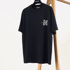 𝐁𝐚𝐥𝐞𝐧𝐜𝐢𝐚𝐠𝐚 巴黎世家 2026SS春夏新品 涂鸦BB短袖T恤👕重磅水洗棉质面料,整衣复古做旧水洗处理,领口袖口 𝐁𝐚𝐥𝐞𝐧𝐜𝐢𝐚𝐠𝐚 巴黎世家 2026SS春夏新品 涂鸦BB短袖T恤👕重磅水洗棉质面料,整衣复古做旧水洗处理,领口袖口