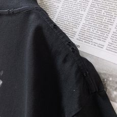 𝐁𝐚𝐥𝐞𝐧𝐜𝐢𝐚𝐠𝐚 巴黎世家 2026SS春夏新品 涂鸦BB短袖T恤👕重磅水洗棉质面料,整衣复古做旧水洗处理,领口袖口 𝐁𝐚𝐥𝐞𝐧𝐜𝐢𝐚𝐠𝐚 巴黎世家 2026SS春夏新品 涂鸦BB短袖T恤👕重磅水洗棉质面料,整衣复古做旧水洗处理,领口袖口