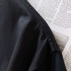Dior Homme 迪奥·桀傲 2026SS春夏新品 经典小蜜蜂刺绣短袖T恤👕胸前红色蜜蜂CD刺绣,辨识度十足。高支 Dior Homme 迪奥·桀傲 2026SS春夏新品 经典小蜜蜂刺绣短袖T恤👕胸前红色蜜蜂CD刺绣,辨识度十足。高支