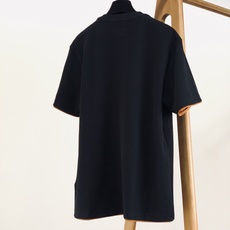 Fendi 芬迪 2026FW早秋新品 轻奢打底T恤👕高克重精梳针织面料,上身垂顺挺括,亲肤透气不易变形。胸口经典双F Fendi 芬迪 2026FW早秋新品 轻奢打底T恤👕高克重精梳针织面料,上身垂顺挺括,亲肤透气不易变形。胸口经典双F