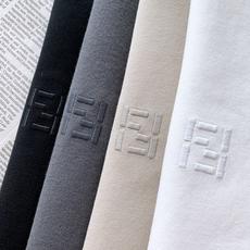 Fendi 芬迪 2026FW早秋新品 轻奢打底T恤👕高克重精梳针织面料,上身垂顺挺括,亲肤透气不易变形。胸口经典双F Fendi 芬迪 2026FW早秋新品 轻奢打底T恤👕高克重精梳针织面料,上身垂顺挺括,亲肤透气不易变形。胸口经典双F