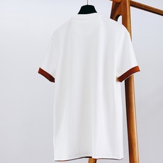Fendi 芬迪 2026FW早秋新品 轻奢打底T恤👕高克重精梳针织面料,上身垂顺挺括,亲肤透气不易变形。胸口经典双F Fendi 芬迪 2026FW早秋新品 轻奢打底T恤👕高克重精梳针织面料,上身垂顺挺括,亲肤透气不易变形。胸口经典双F